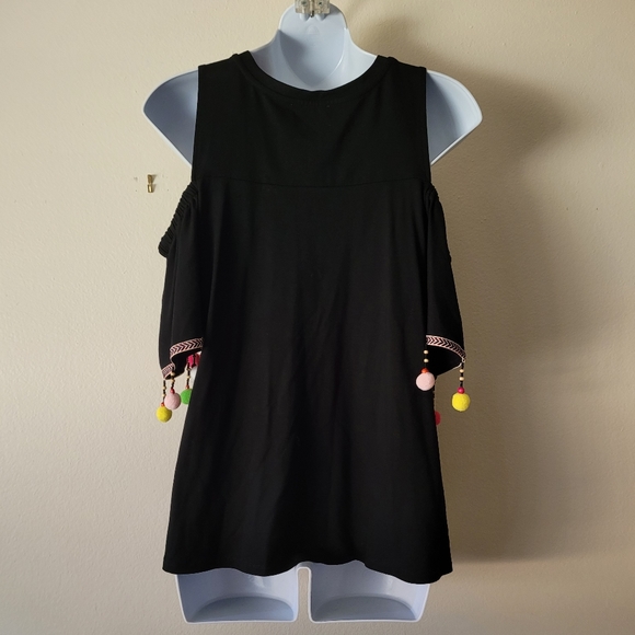 Neiman Marcus Cold Shoulder Top - Picture 4 of 11